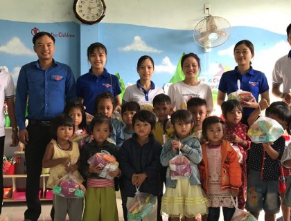 MANG YÊU THƯƠNG VỀ VÙNG CAO; BƯỚC CHÂN ĐI – NIỀM VUI Ở LẠI.