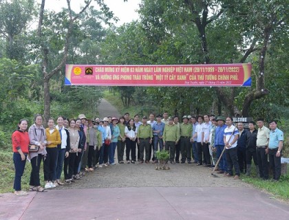 Trồng 500 cây xanh hưởng ứng ngày lâm nghiệp Việt Nam