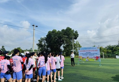 SÔI NỔI HOẠT ĐỘNG BÓNG ĐÁ NỮ GIAO HỮU  VÀ BỮA CƠM CÔNG ĐOÀN CHÀO MỪNG NGÀY PHỤ NỮ VIỆT NAM 20/10 
