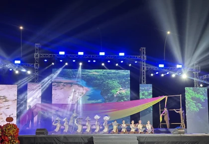 PHÒNG VĂN HÓA VÀ NGHỆ THUẬT BIỂU DIỄN THÀNH CÔNG CHƯƠNG TRÌNH NGHỆ THUẬT LỄ HỘI BÀ THU BỒN – DI SẢN  VĂN HÓA PHI VẬT THỂ QUỐC GIA  “DÒNG THIÊNG THU BỒN – HUYỀN THOẠI VÀ KHÁT VỌNG”