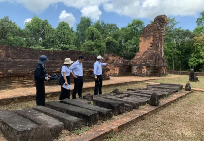 PHÒNG BẢO TỒN  BẢO TÀNG  KHẢO SÁT SƠ BỘ HỆ THỐNG VĂN KHẮC, VĂN BIA PHỤC VỤ LẬP HỒ SƠ DI SẢN TƯ LIỆU TẠI KHU ĐỀN THÁP MỸ SƠN 