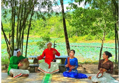 TRẢI NGHIỆM NGHE HÁT DÂN CA CHĂM VÀ CHỤP HÌNH CHECK – IN TẠI HỒ SEN KHU ĐỀN THÁP MỸ SƠN