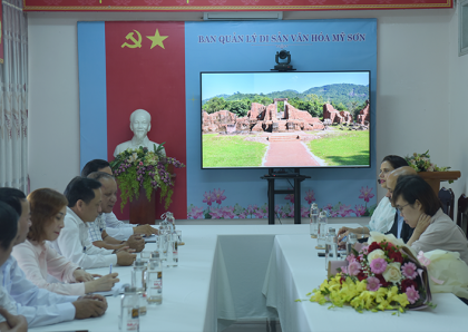 Đại sứ Ấn Độ cùng phu nhân đến thăm và làm việc tại Khu đền tháp Mỹ Sơn.