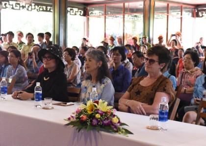 Phu nhân các bộ trưởng dự APEC tham quan Mỹ Sơn