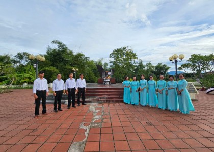 CHI BỘ PHÒNG BẢO TỒN BẢO TÀNG  TỔ CHỨC CHUYẾN THĂM DI TÍCH LỊCH SỬ -  NƠI ANH HÙNG CHU CẨM PHONG VÀ ĐỒNG ĐỘI HY SINH