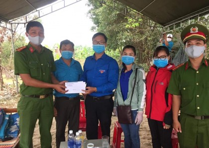 CBNV – NLĐ Ban Quản lý Di sản Văn hóa Mỹ Sơn  quyên góp ngày lương ủng hộ chống COVID – 19