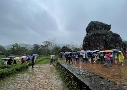 Khách tham quan đến Mỹ Sơn dịp Tết tăng cao