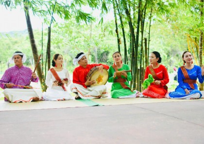Khẳng định giá trị, giữ gìn bản sắc từ sản phẩm truyền thống Hát Dân ca Chăm tại Khu đền tháp Mỹ Sơn