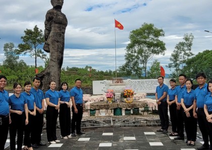 Sinh hoạt chi bộ chuyên đề “Tìm về địa chỉ đỏ”