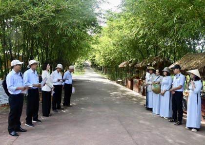  KHẢO SÁT, ĐÁNH GIÁ CHẤT LƯỢNG HƯỚNG DẪN VIÊN TẠI KHU DI SẢN VĂN HÓA THẾ GIỚI MỸ SƠN