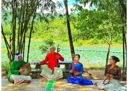 TRẢI NGHIỆM NGHE HÁT DÂN CA CHĂM VÀ CHỤP HÌNH CHECK – IN TẠI HỒ SEN KHU ĐỀN THÁP MỸ SƠN