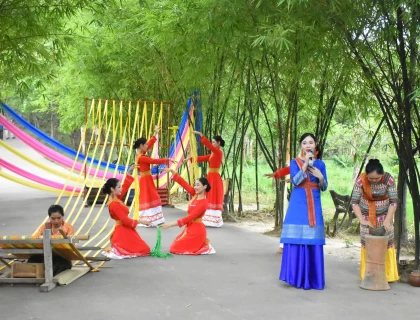 RỰC RỠ “SẮC MÀU DI SẢN” – BẢN GIAO HƯỞNG VĂN HÓA GIỮA LÒNG THÁP CỔ