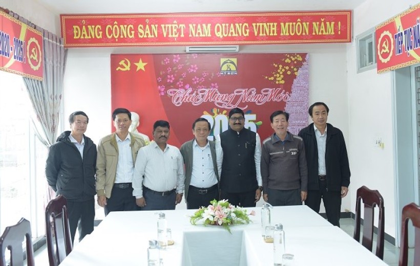 NHÓM CHUYÊN GIA TRÙNG TU ẤN ĐỘ ĐẾN LÀM VIỆC TẠI     KHU DI SẢN VĂN HÓA MỸ SƠN