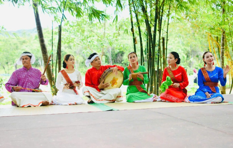 Khẳng định giá trị, giữ gìn bản sắc từ sản phẩm truyền thống Hát Dân ca Chăm tại Khu đền tháp Mỹ Sơn